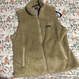 *Patagonia Fleece vest * TAN Size: XL